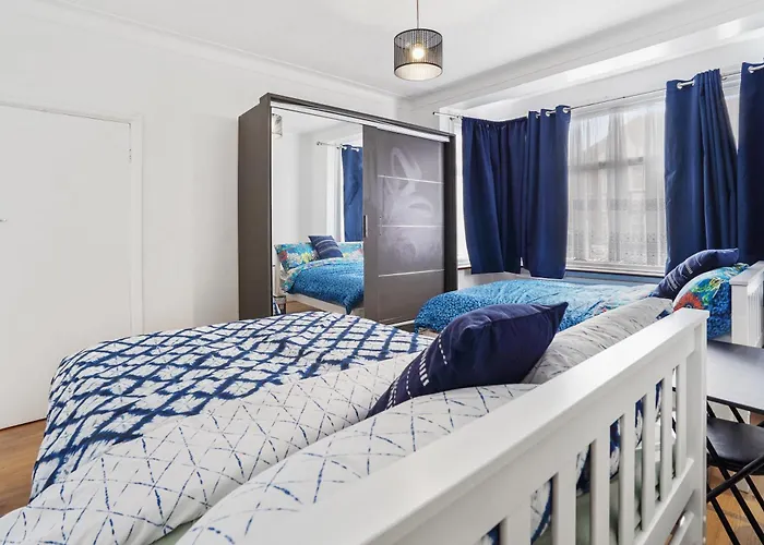Cosy N22 Sleeps 6
