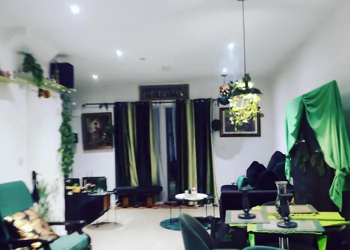 Uttsav Green - Affordable London Zone 3 - Accessible Public Transport Apartment