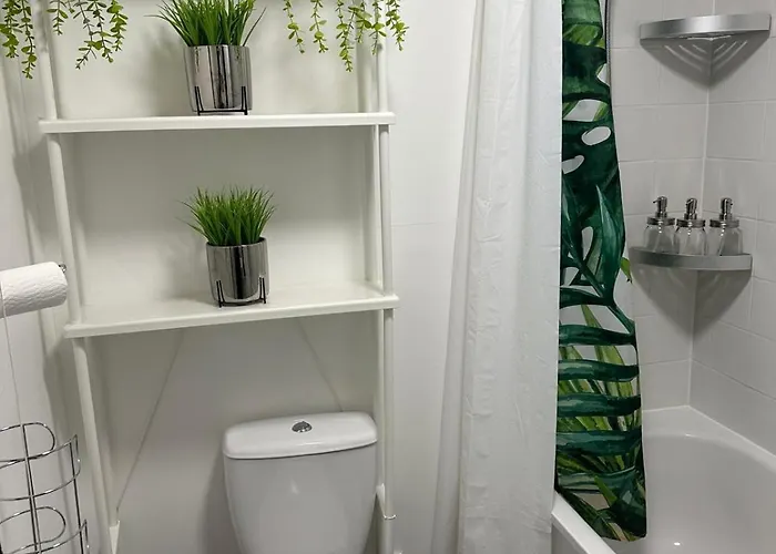 ˈpesfəl Apartment London
