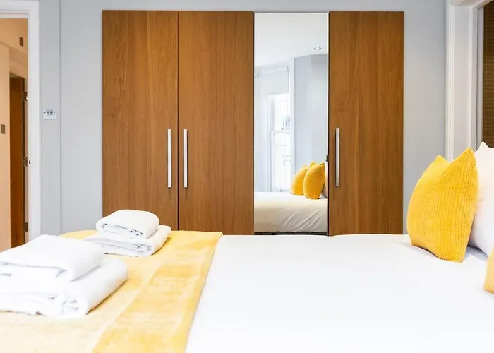 Smart Kensington Retreat 2Br