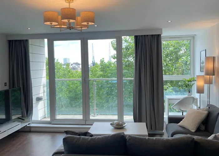 Modern Luxury 2 Bedroom Apartment In London Excel