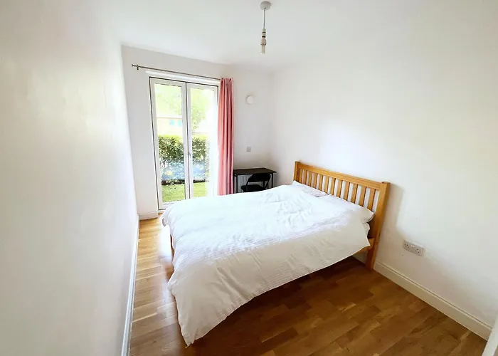 Bedroom 1, Queens Road