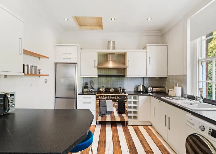 Modern Deluxe 3 Bed In Putney - Parking
