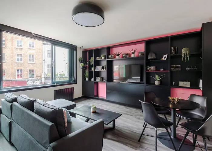 Soho 2-Bed Apartment - Old Compton St - Sleeps 6