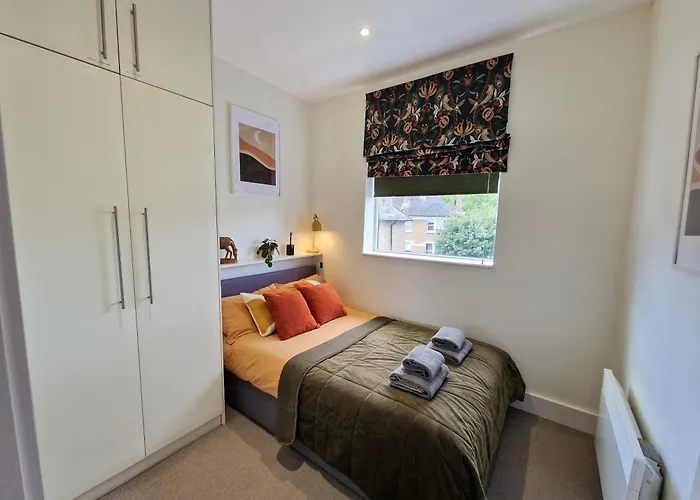 1-Bed Apartment, Close To Kensington Olympia With Free Wi-Fi & Netflix London