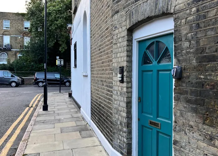 Stylish One Bedroom In The Heart Of Angel