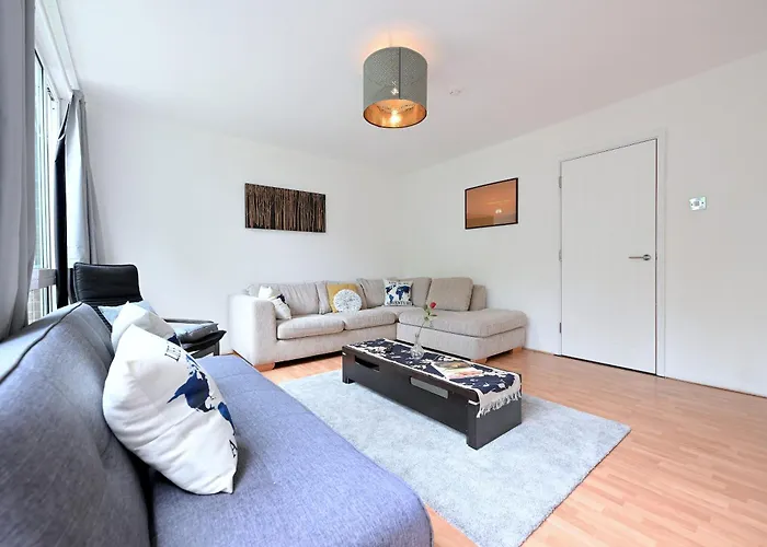 4 Bedroom Patio House Regent'S Park - Parking