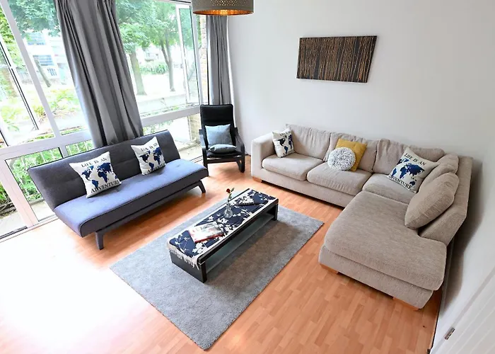 4 Bedroom Patio House Regent'S Park - Parking