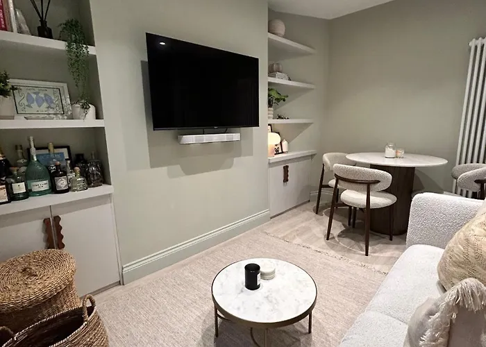 Stunning 1 Bed Apartment Near Fulham Tube London
