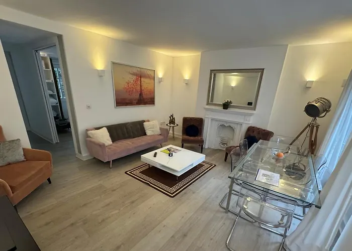 Hyde Park Two Bedroom Suite