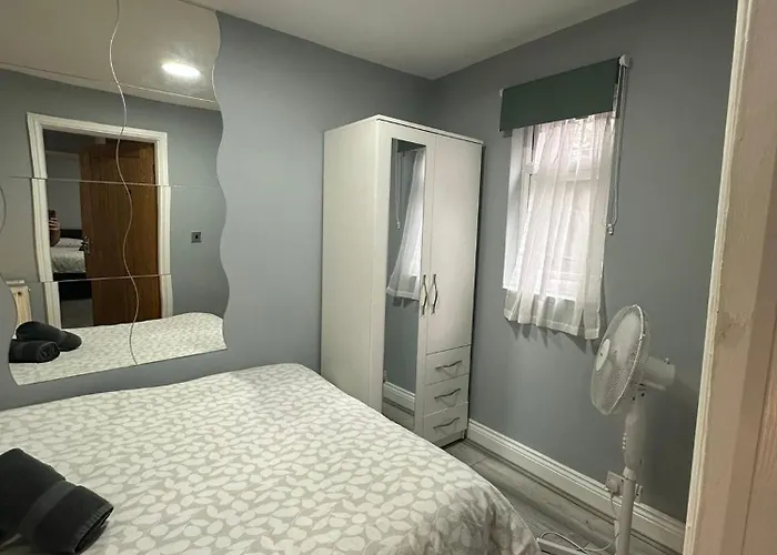 Central London - Ground Floor 2 Bedrooms Apartment