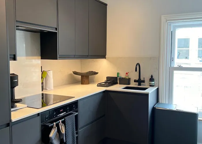 Convenient Clapham Junction Flat Apartment London