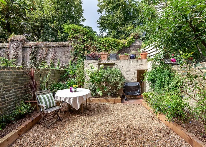 Chic&Charming Chelsea 2 Bed Flat