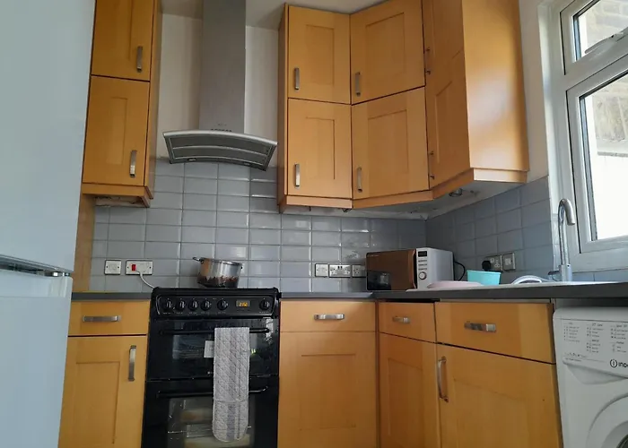 Big Room With Free Parking