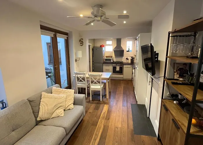 Comfy Stay In Wandsworth Town