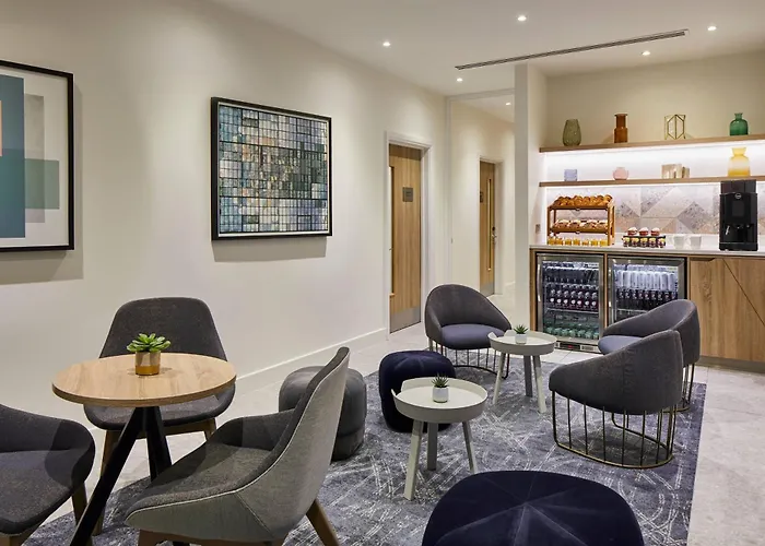 Courtyard By Marriott London City Airport