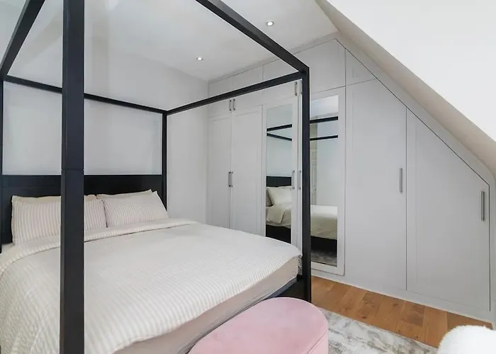 Modern Spacious 2 Bedroom Flat Near Richmond Park