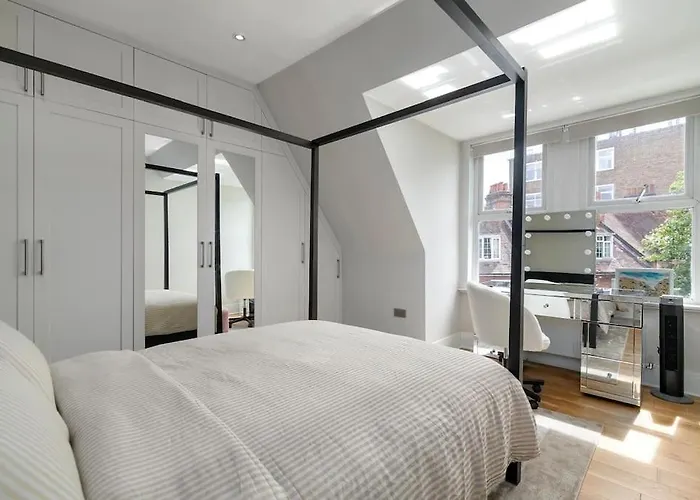 Modern Spacious 2 Bedroom Flat Near Richmond Park