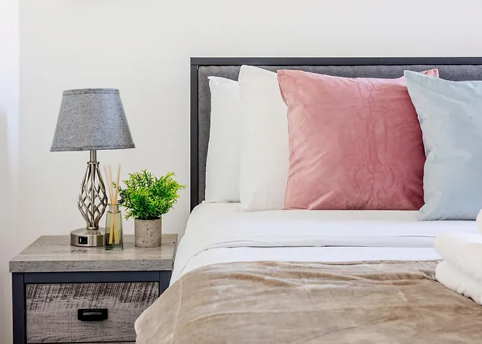Cosy Flat With Free Parking Near Hotspots