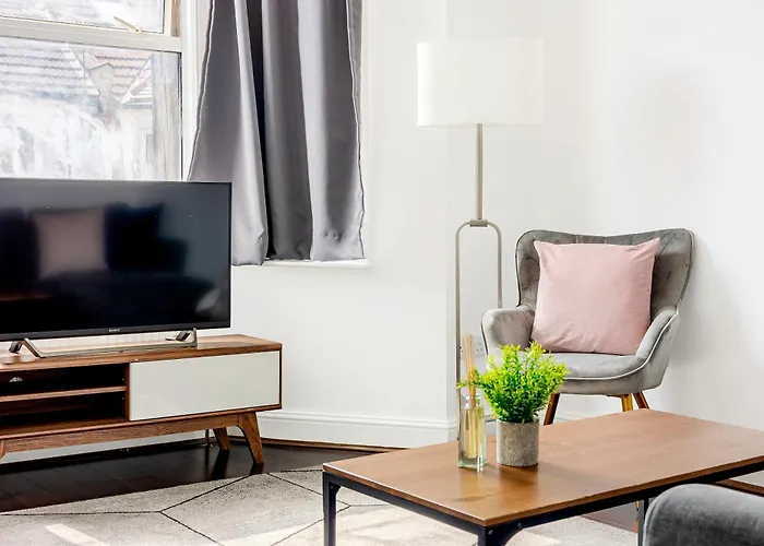 Cosy Flat With Free Parking Near Hotspots