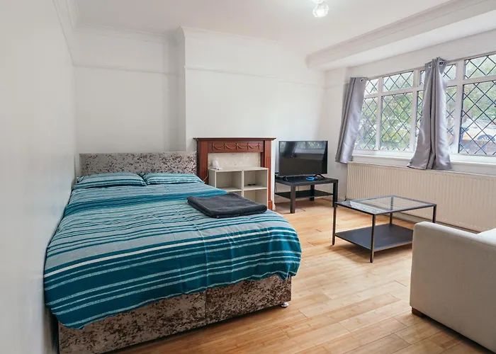 2 Bed, Wembley, Ealing, London Apartment