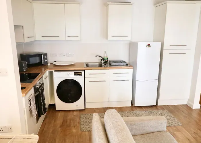 Modern 2 Bed Close To Station London