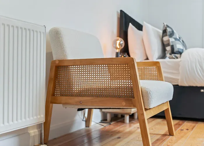 Charming 2-Bed Flat With Garden In London