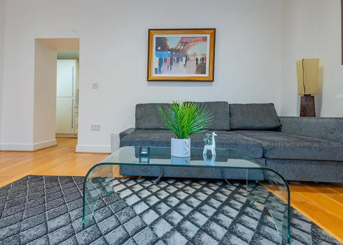 The Guilford Grand Apartment By Aureva London