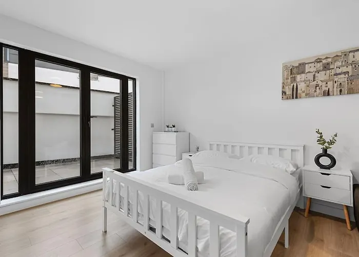 Spacious Sleep 14 - 1 Min From Tooting Station Mr3 London