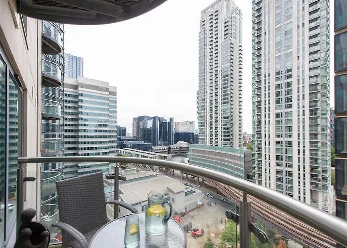 Canary Wharf - Chic 2 Bed - Free Parking, Sleeps 4 London