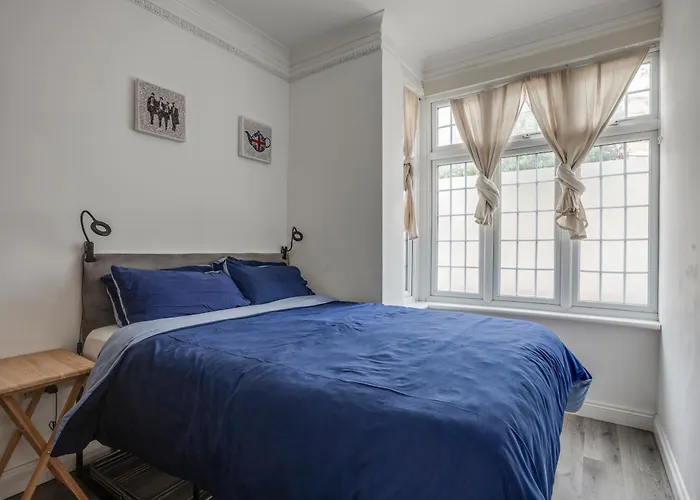 Bright 2-Bed In Wimbledon - 3 Min Walk To Tube