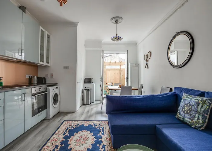 Bright 2-Bed In Wimbledon - 3 Min Walk To Tube