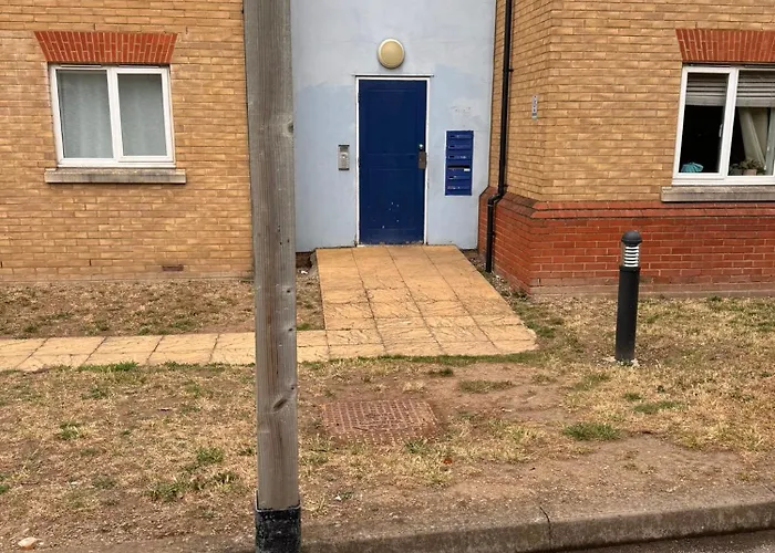 2-Bedroom Flat Walking Distance To Excel London - Perfect Location!