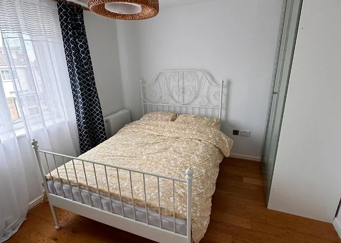 2-Bedroom Flat Walking Distance To Excel London - Perfect Location!