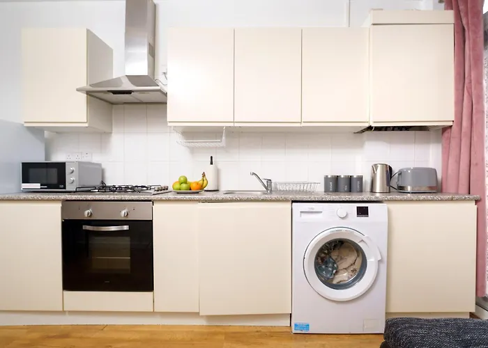Cozy 2-Bed Garden Flat, With Free Private Parking, Wembley