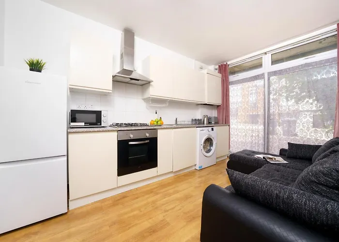 Cozy 2-Bed Garden Flat, With Free Private Parking, Wembley