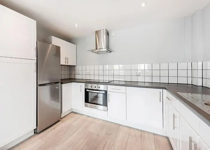 Contemporary Camden Apartment P2 London