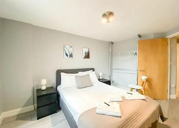 Contemporary Camden Apartment P2