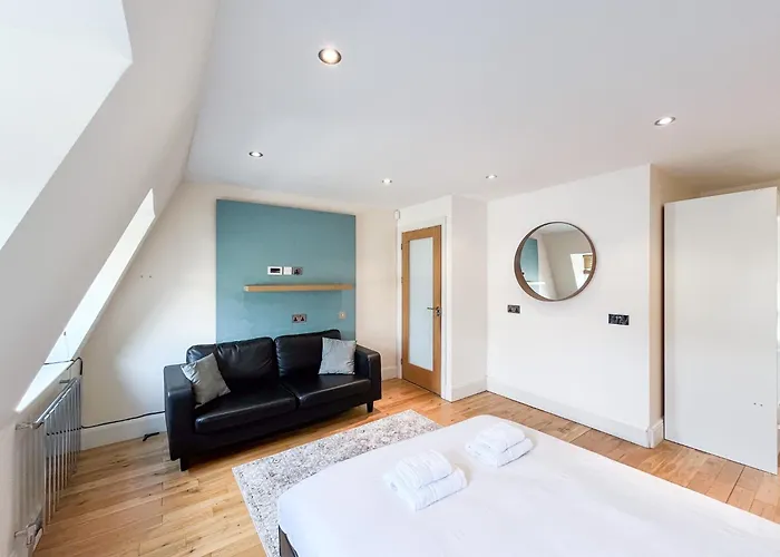 Large And Very Stylish Apartment P1 London