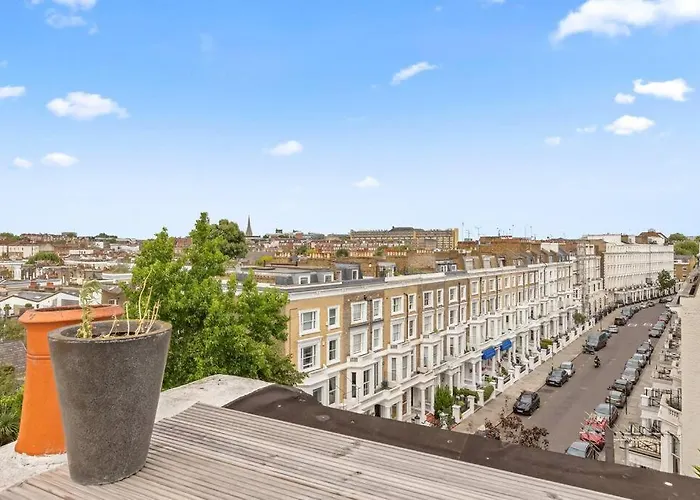 Spacious Sleep 11 With Terrace In Earls Court Ec99