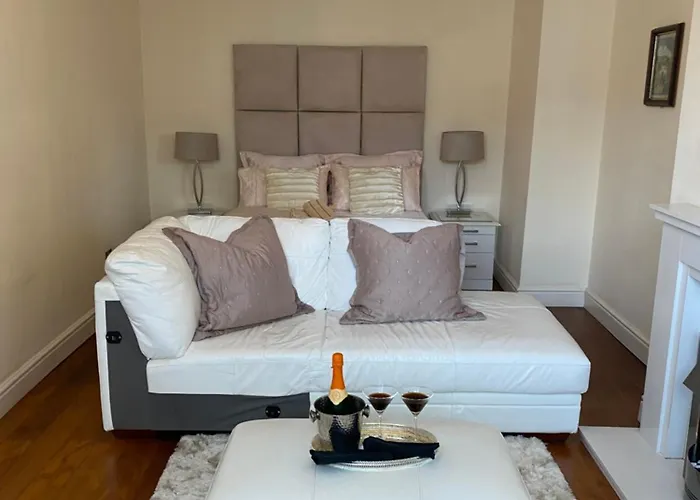 The Bell'S Apartment London