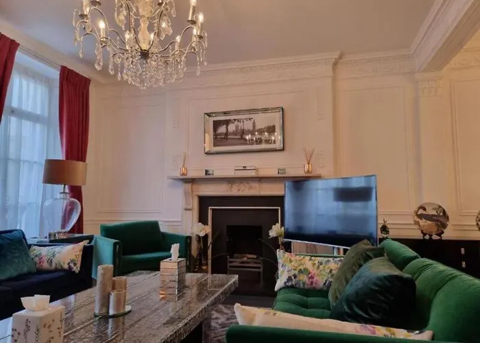 Victoria Square Villa London
