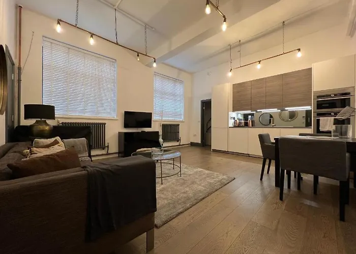 Cool Warehouse Conversion Apt In Chiswick London