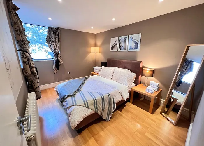 Happy River Thames View Entire Apartment London