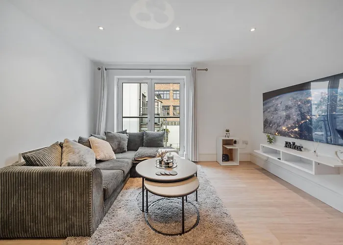2 Bedroom In Kings Cross, , N1