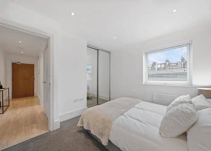 2 Bedroom In Kings Cross, , N1