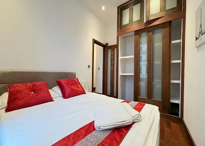 Kensington Premium Three Bed Suites London