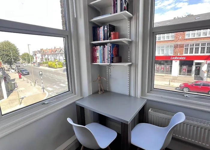 Cozy With Great Location