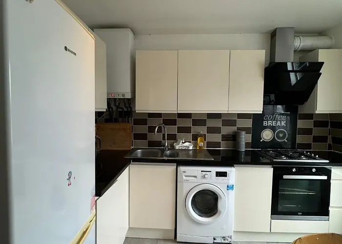 2 Bedroom Flat In Euston 2 Mins Away From Station, No Lift London