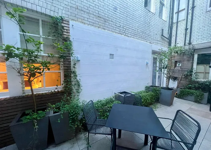Posh 3 Bedroom Flat With Terrace And Indoor Fireplace In Mayfair, Near Hyde Park London